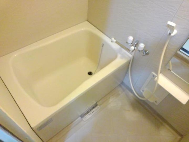 ルミエールマキタ202の風呂
