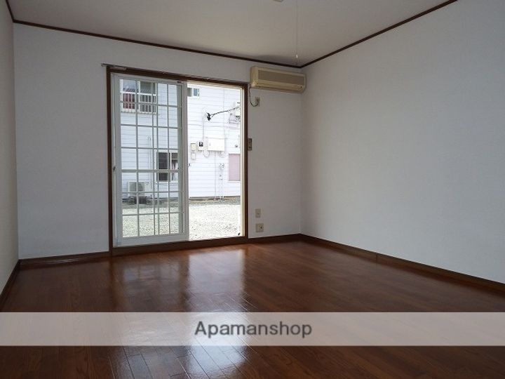 ハイツ八田 B102号の居間