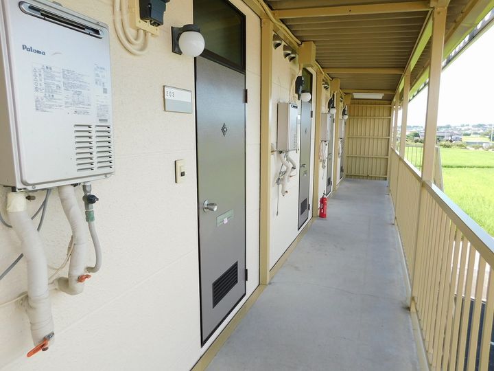 大草ハイツ203号の外観