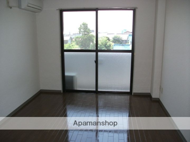 中村第8ビル306の居間