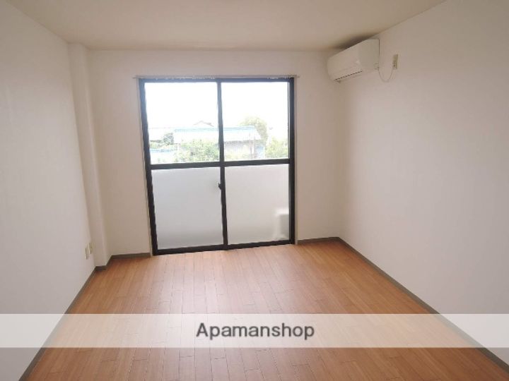 中村第8ビル305の居間