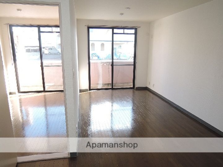 シティハイツキムラ102の居間