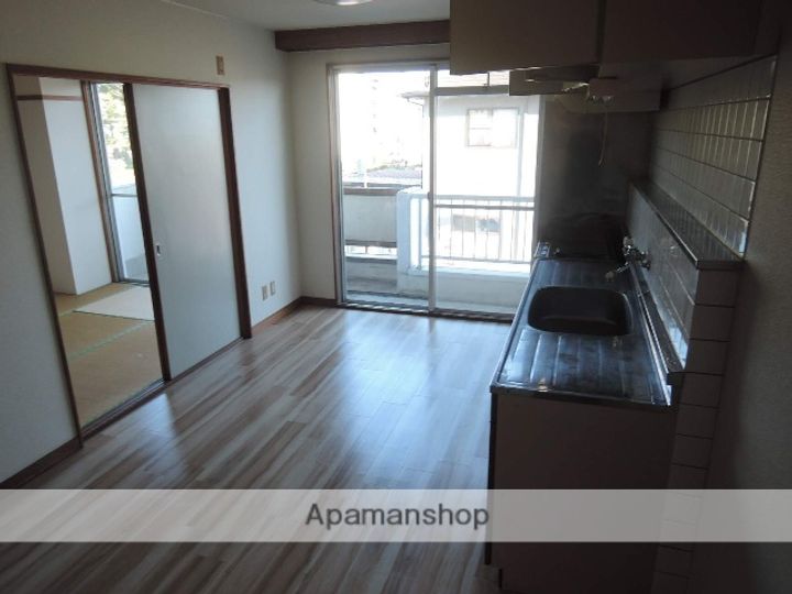 ハイム東海C-3の居間