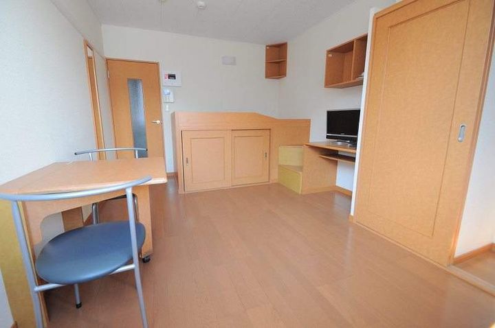 レオパレスHIGH END104の居間