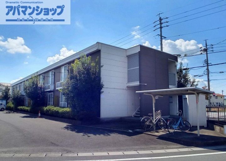 レオパレスフルーブ101の外観