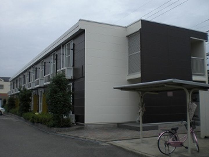 レオパレスフルーブ101の外観