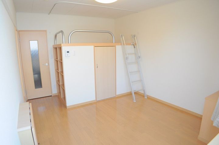 レオネクストハニカムエイトの居間