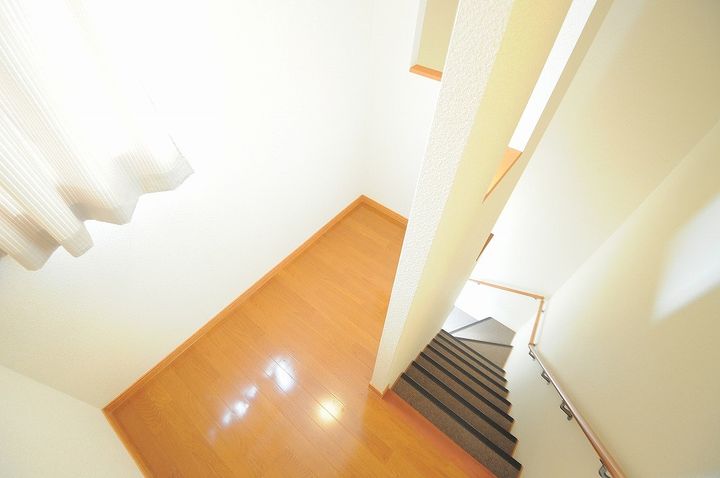 レオパレスヴィラ アルシオーネの玄関