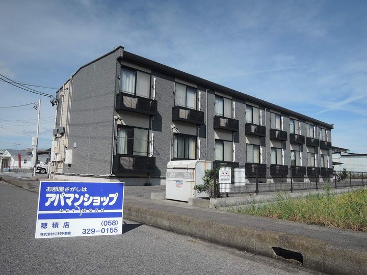 レオパレスヴィラ アルシオーネの外観