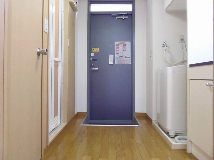 レオパレスノボル202の玄関