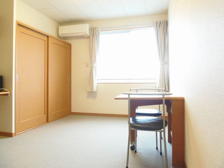 レオパレスピュア205の居間