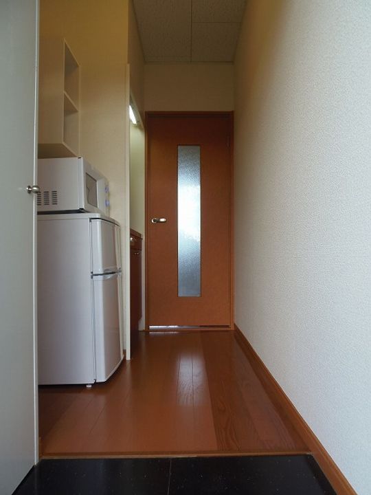 レオパレス山中206の玄関