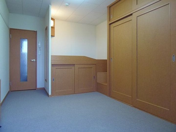 レオパレスコンフォール大垣302の居間