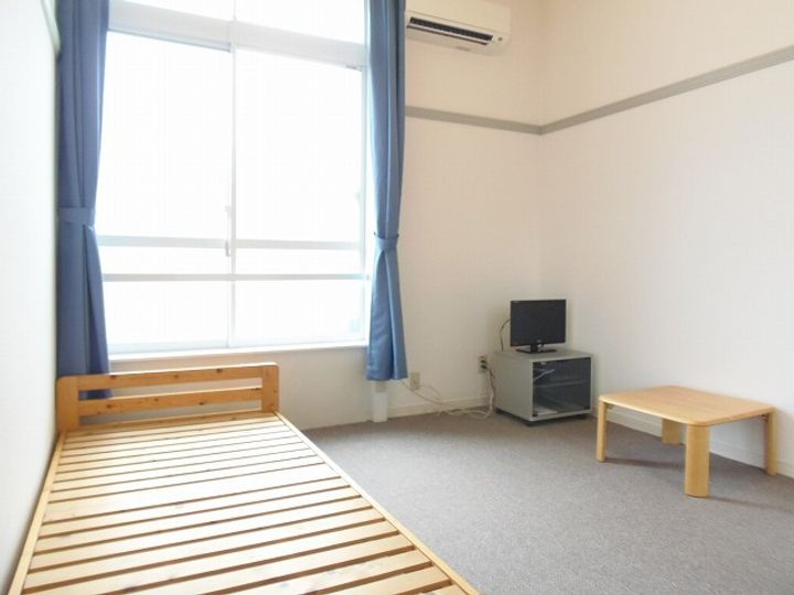 レオパレスSERENO207の居間