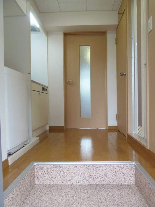 レオパレス中川245110の玄関