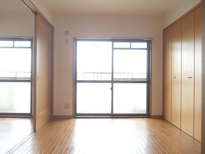 メゾンドレスポワールの居間