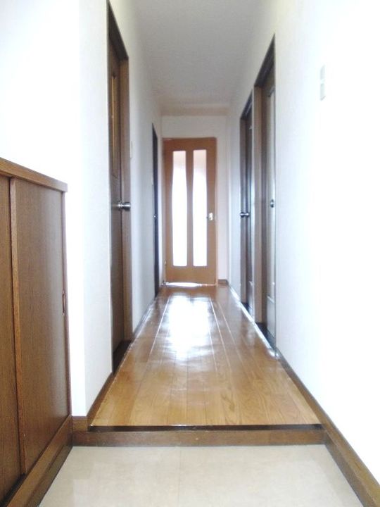 メゾンドレスポワールの玄関