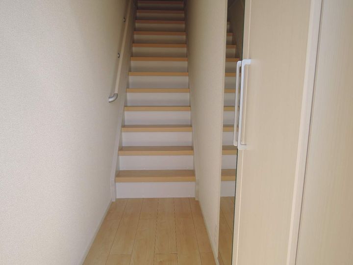 ジュピター築捨Aの玄関