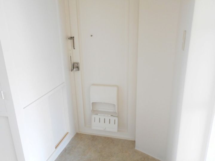 ビレッジハウス巣南町西2号棟0406の玄関