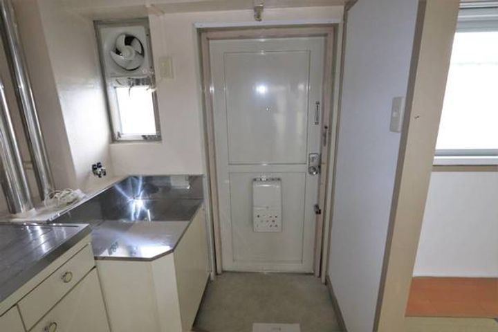 ビレッジハウス巣南2号棟0108の玄関