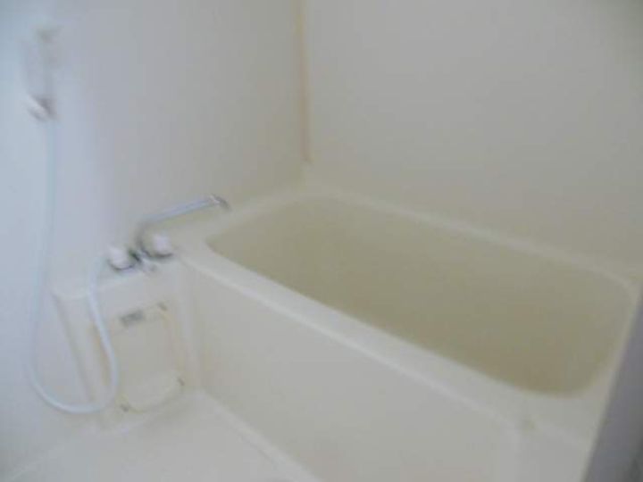 Rハウス仏生寺B-16の風呂