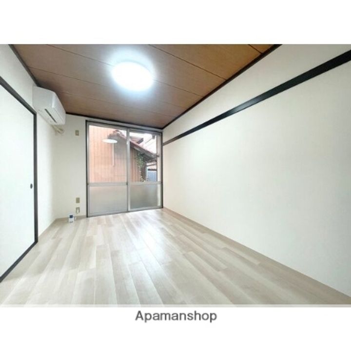 フォーブル金森Bの居間