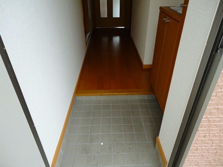 コーポウラザキの玄関