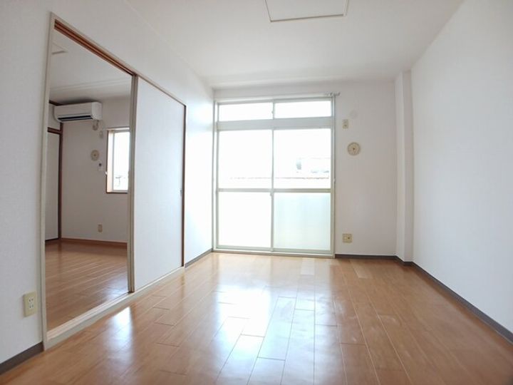 フラット鷺山の居間