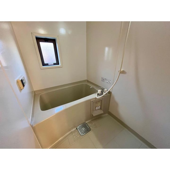 メルベーユ芝原 B108号室の居間