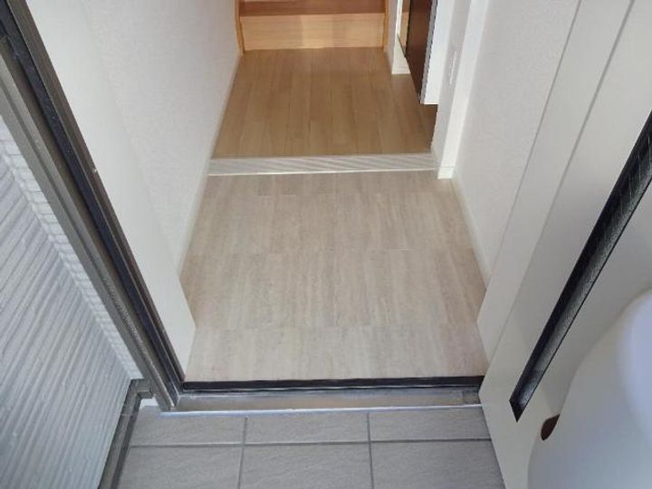 ロレアルメゾン203の玄関