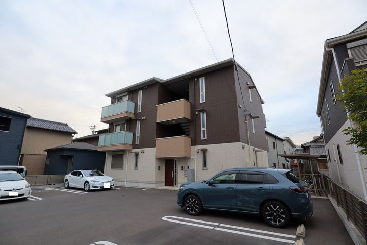 FLEUR奥平の外観