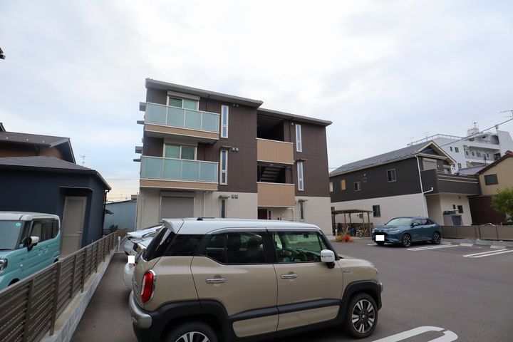 FLEUR奥平の外観