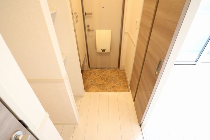 ルーチェ ソラーレ A棟の玄関