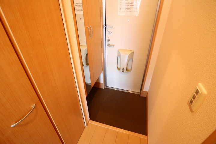 カーサスガⅡの玄関