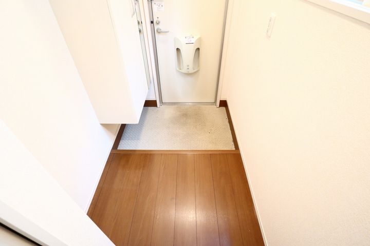 DーROOM琴塚 Aの玄関