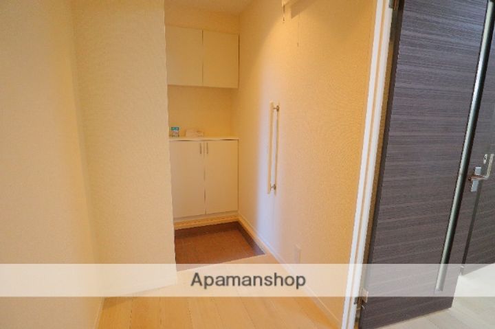 ファミール野一色の玄関