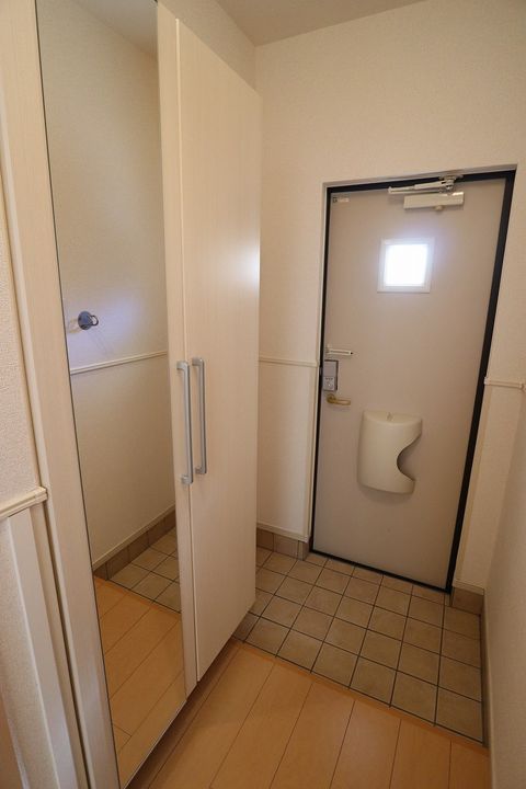 F.ファイブパインⅠの玄関