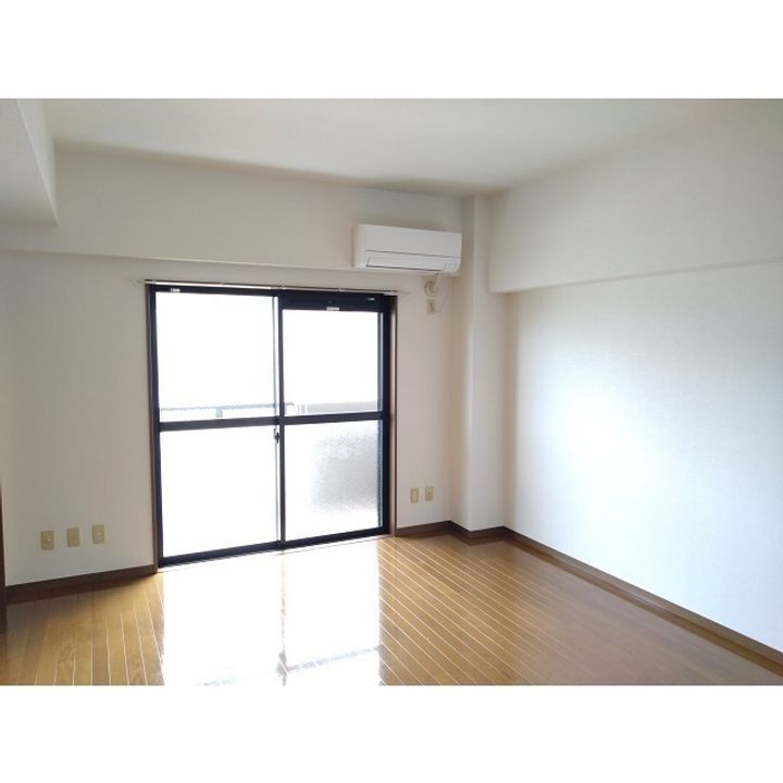 ウイングバードの居間