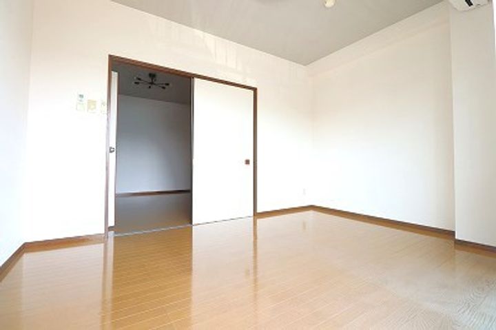 ツインズマンションT-34の内装