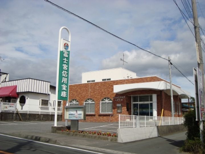 TROIS ETOILES(トロワ エトワール)の周辺