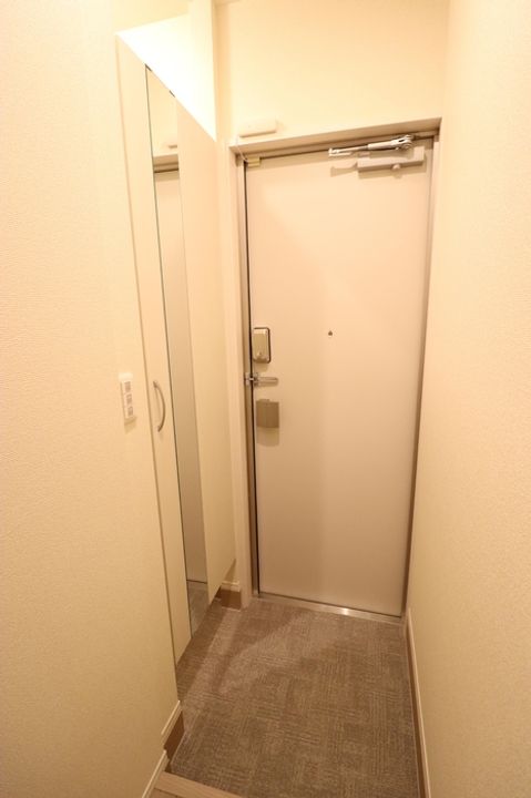 DーROOM能島の玄関