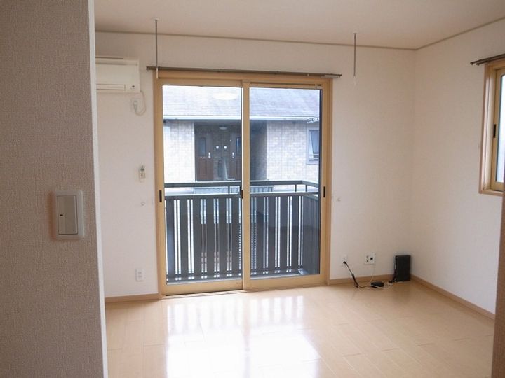 リビングタウン小鹿 Eの居間
