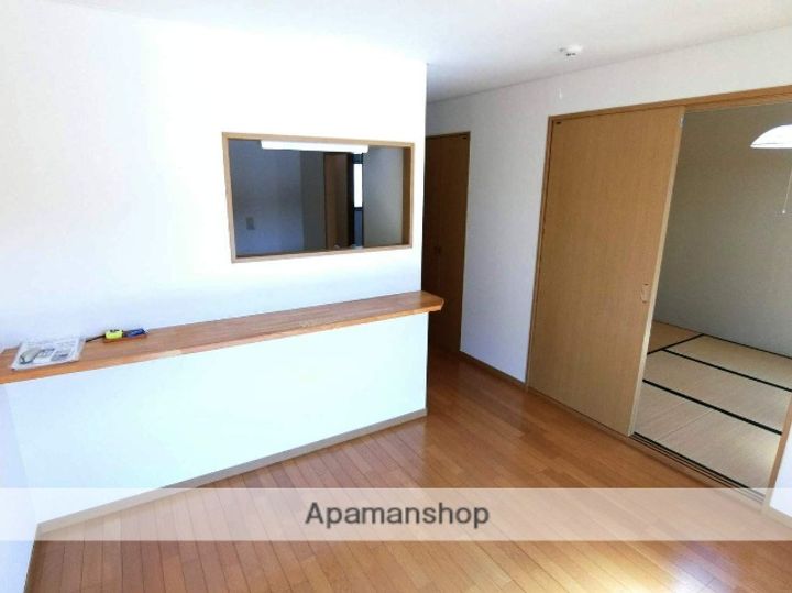 ルインズワタナベ305の居間