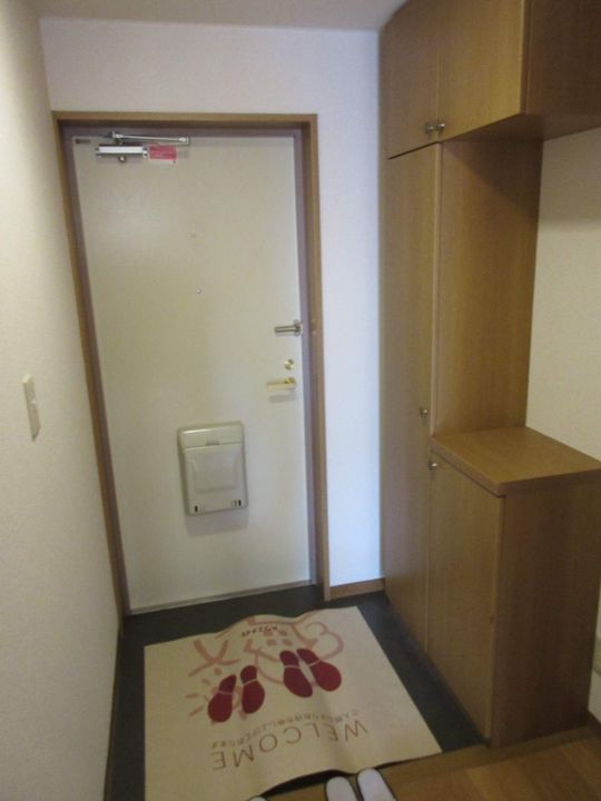 イーストコート107の玄関