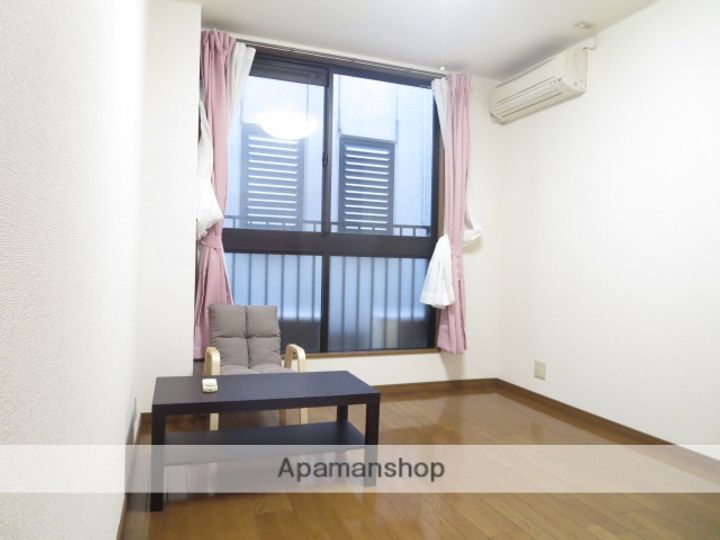 静岡県三島市広小路町の賃貸マンションの居間