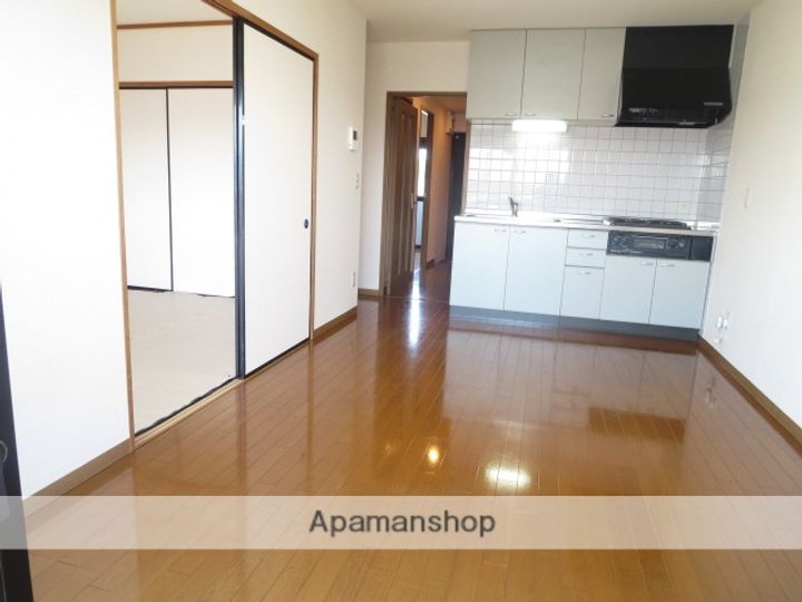 アンビシオン函南の居間