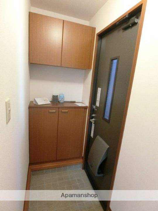 静岡県三島市徳倉の賃貸アパートの玄関