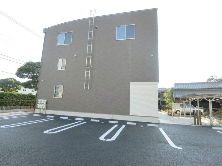 メイプルコートの外観
