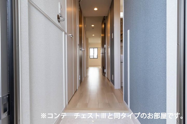 ロイヤル長伏の玄関