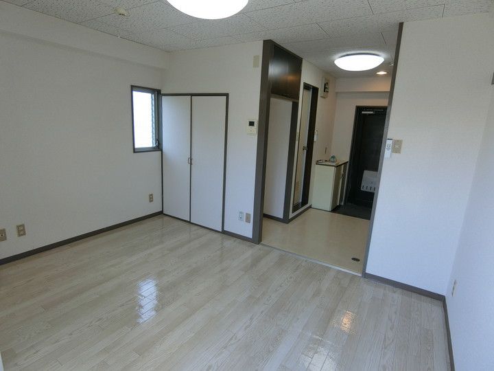 ラークマンションの居間